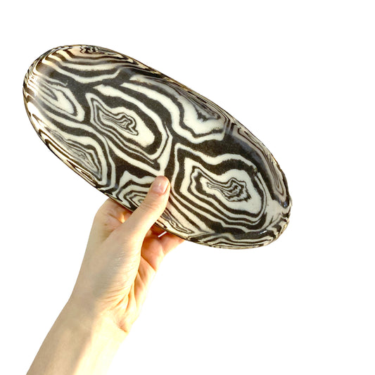 Oval marbled dark brown/white platter